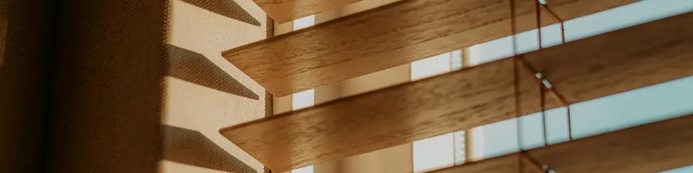 Jaluzi Perde Nedir? Çeşitleri, Özellikleri ve Kullanım Alanları